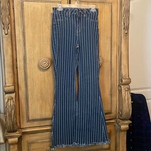 Cello Stripe Bell Bottom Flare Denim Jeans Frayed Ends
Size 5